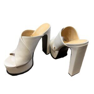 GUESS White Platform Heels - Size 7.5, New- Chic
